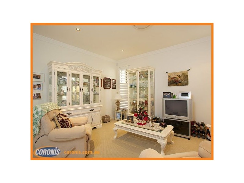 10 Chip In Place, Helensvale QLD 4212