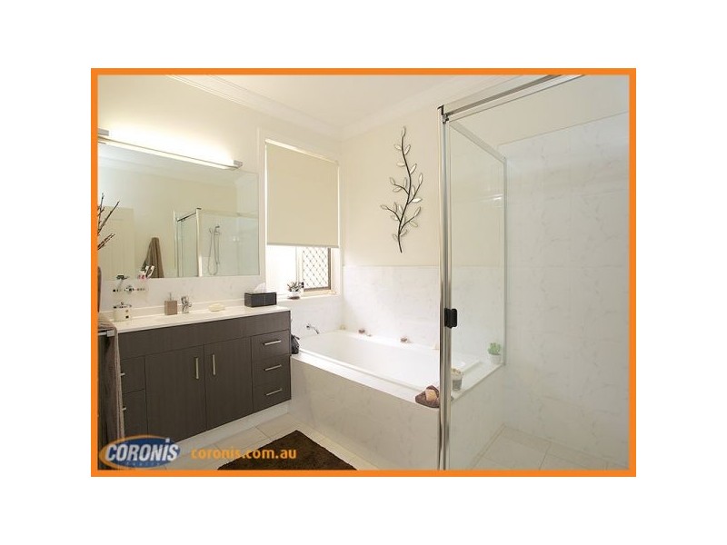 10 Chip In Place, Helensvale QLD 4212