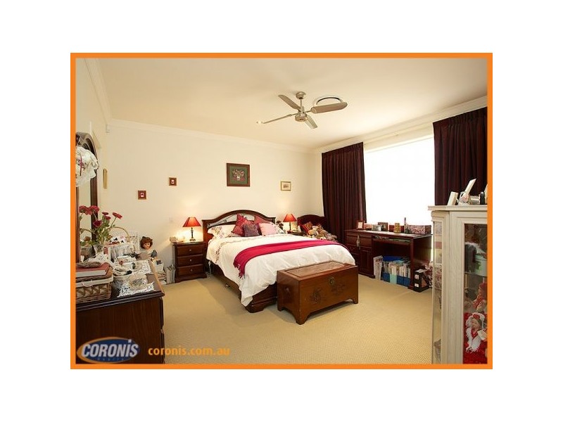 10 Chip In Place, Helensvale QLD 4212