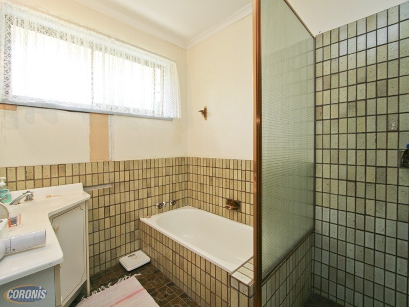 28 Old Northern Road, Albany Creek QLD 4035