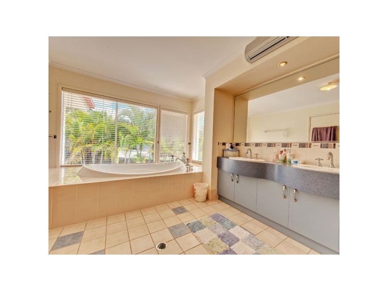 10 Dew Close, Springfield Lakes QLD 4300