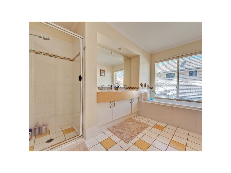 10 Dew Close, Springfield Lakes QLD 4300