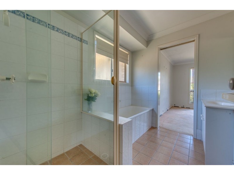 6 Mistletoe Court, Camira QLD 4300