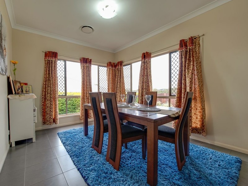 10 Jeff Collins Circuit, Bellbird Park QLD 4300