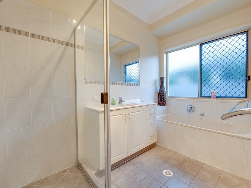 10 Jeff Collins Circuit, Bellbird Park QLD 4300