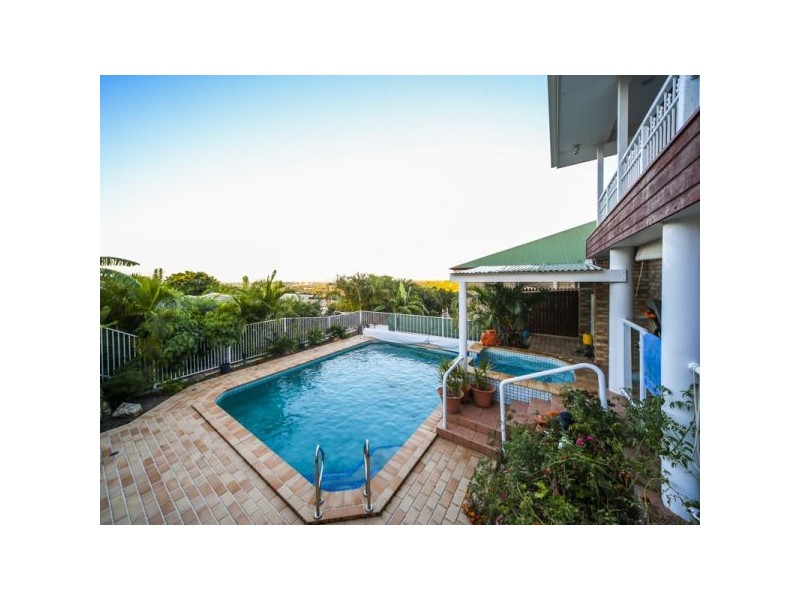 12 Trafalgar St, Highland Park QLD 4211