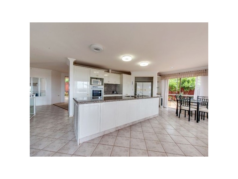 12 Trafalgar St, Highland Park QLD 4211