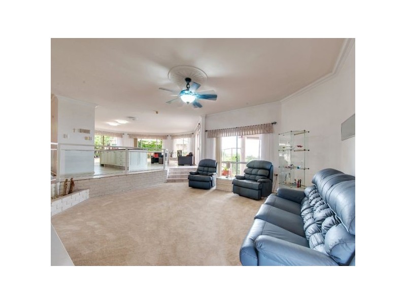 12 Trafalgar St, Highland Park QLD 4211