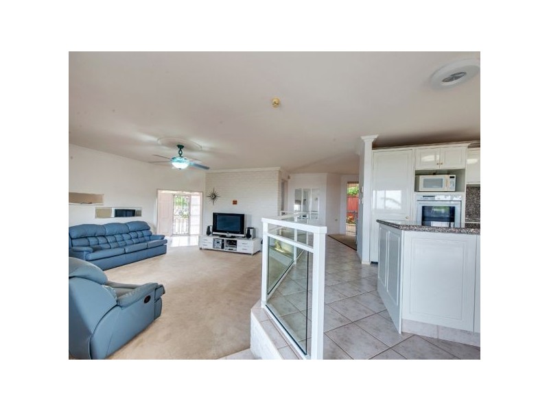 12 Trafalgar St, Highland Park QLD 4211