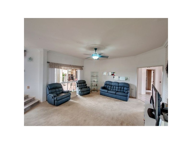 12 Trafalgar St, Highland Park QLD 4211