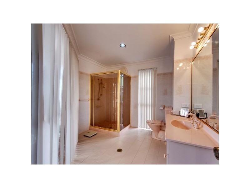 12 Trafalgar St, Highland Park QLD 4211