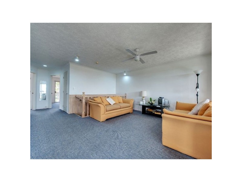 12 Trafalgar St, Highland Park QLD 4211