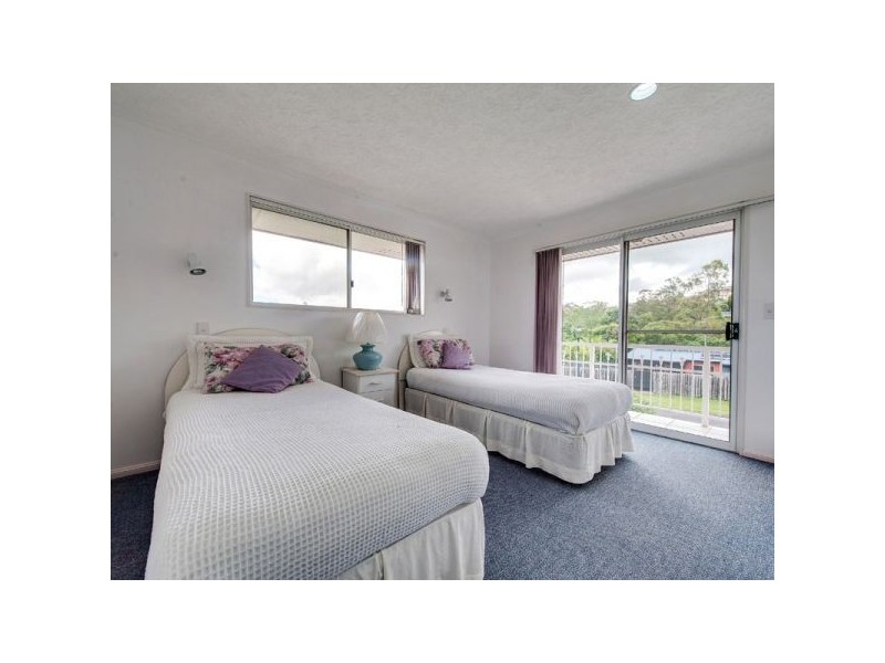 12 Trafalgar St, Highland Park QLD 4211