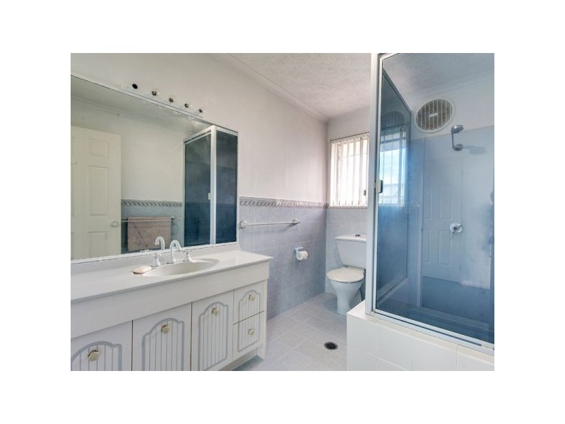 12 Trafalgar St, Highland Park QLD 4211