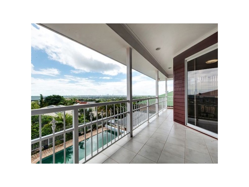 12 Trafalgar St, Highland Park QLD 4211