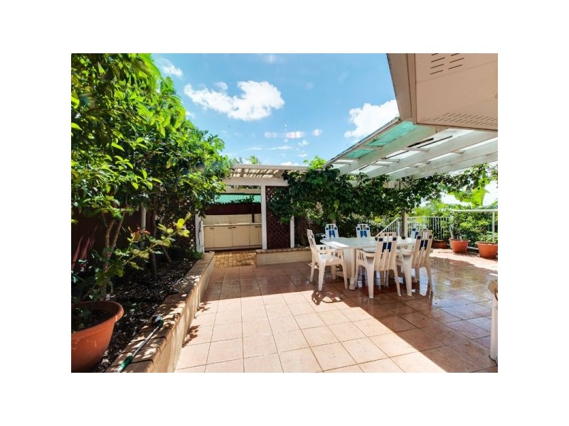 12 Trafalgar St, Highland Park QLD 4211