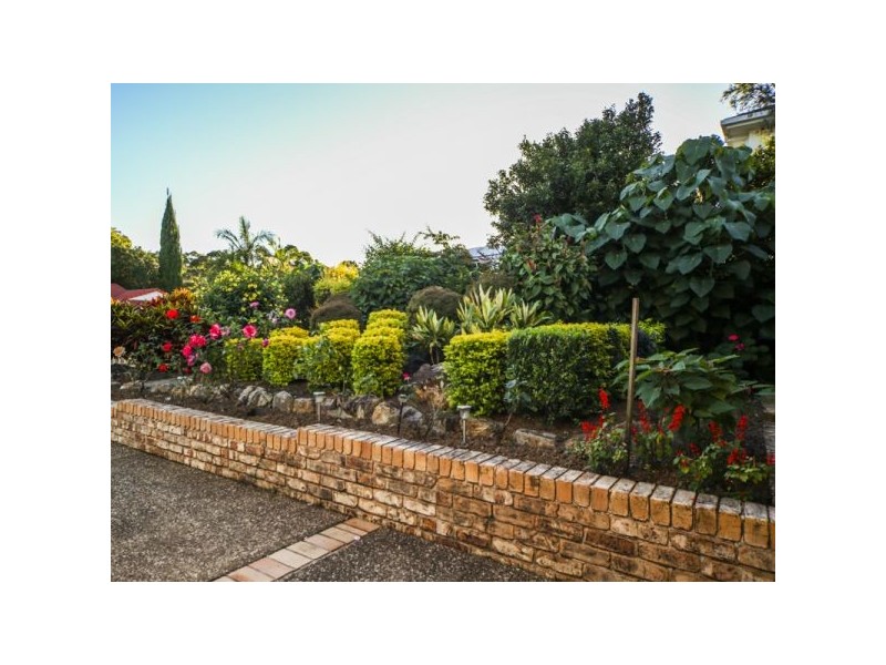 12 Trafalgar St, Highland Park QLD 4211