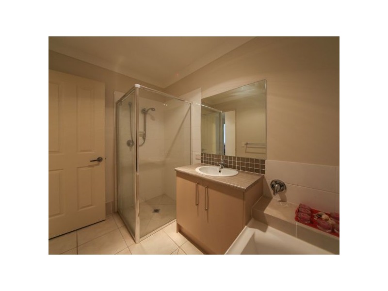 1/2 Henry St, Coomera QLD 4209