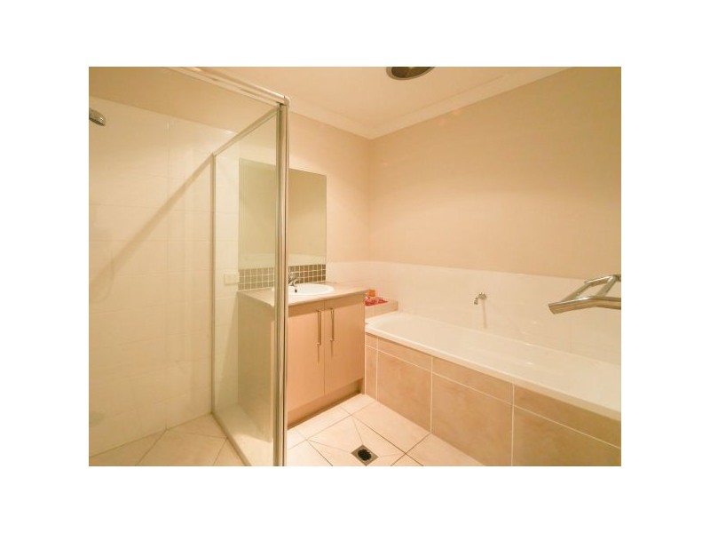 1/2 Henry St, Coomera QLD 4209