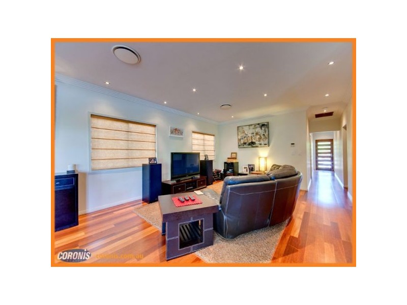 211 Rainbow Street, Sandgate QLD 4017