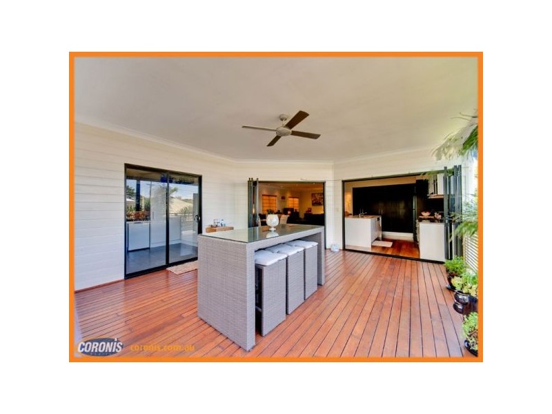 211 Rainbow Street, Sandgate QLD 4017