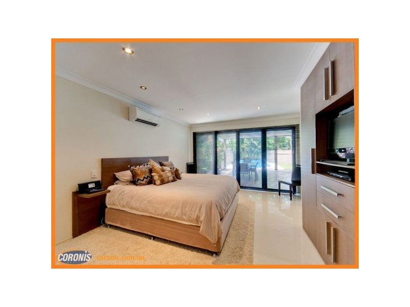 211 Rainbow Street, Sandgate QLD 4017