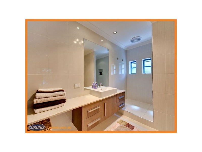 211 Rainbow Street, Sandgate QLD 4017