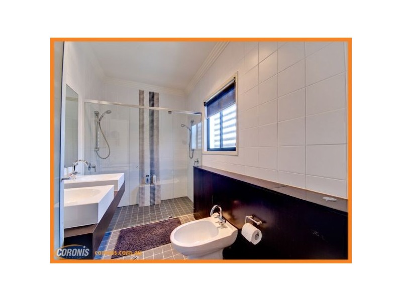 211 Rainbow Street, Sandgate QLD 4017