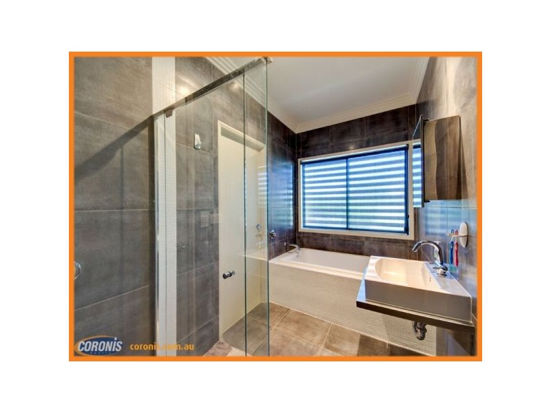 211 Rainbow Street, Sandgate QLD 4017