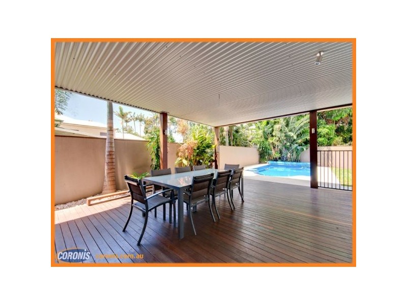 211 Rainbow Street, Sandgate QLD 4017