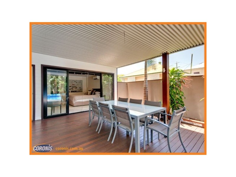 211 Rainbow Street, Sandgate QLD 4017