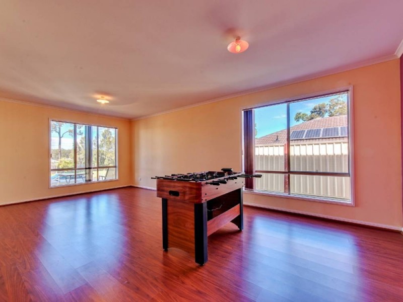 3 Dulcie Close, Springfield Lakes QLD 4300