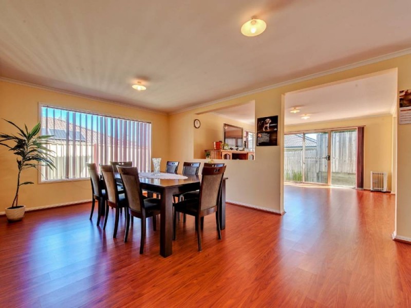 3 Dulcie Close, Springfield Lakes QLD 4300