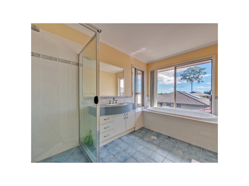 3 Dulcie Close, Springfield Lakes QLD 4300