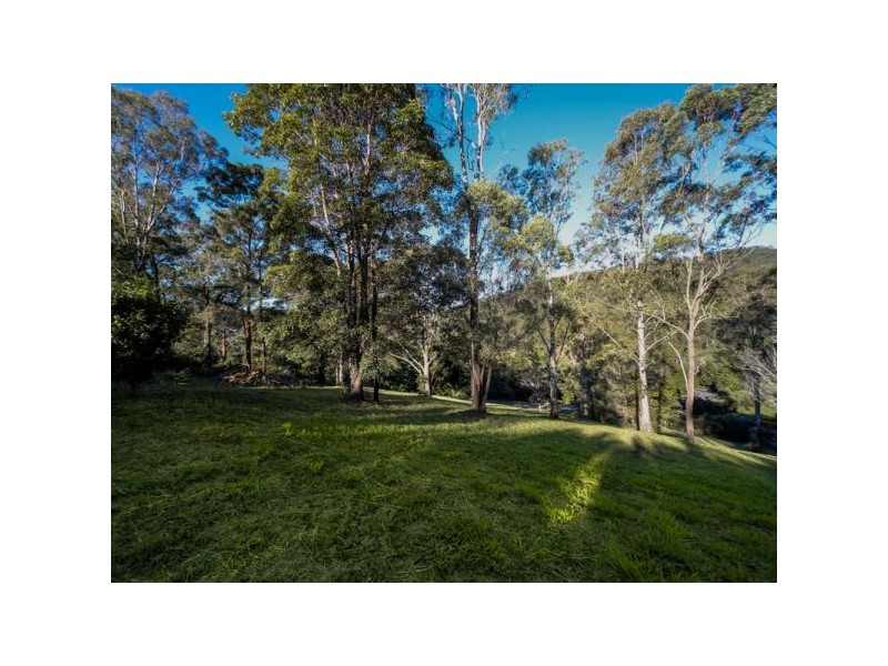 5 Ironbark Court, Wongawallan QLD 4210