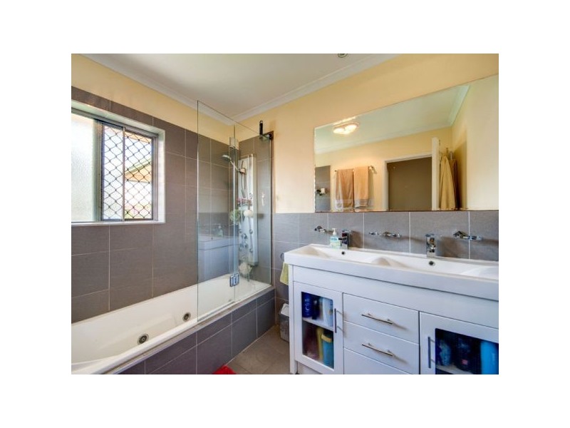 3 Levant Street, Albany Creek QLD 4035