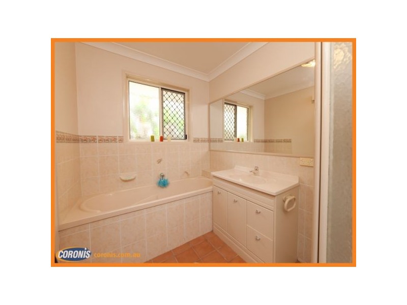 9 Diosma Close, Yamanto QLD 4305