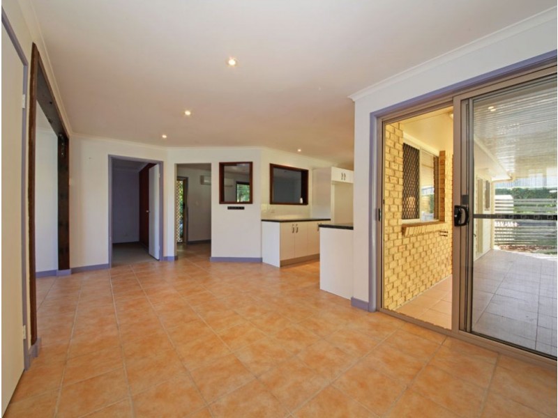 2 Poinciana Court, Kallangur QLD 4503