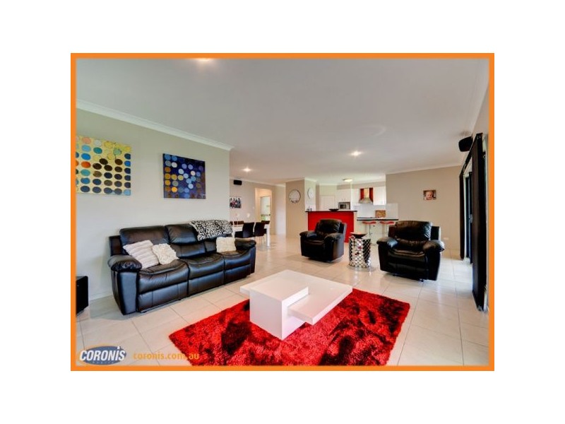 8 Katelyn Ct, Cashmere QLD 4500
