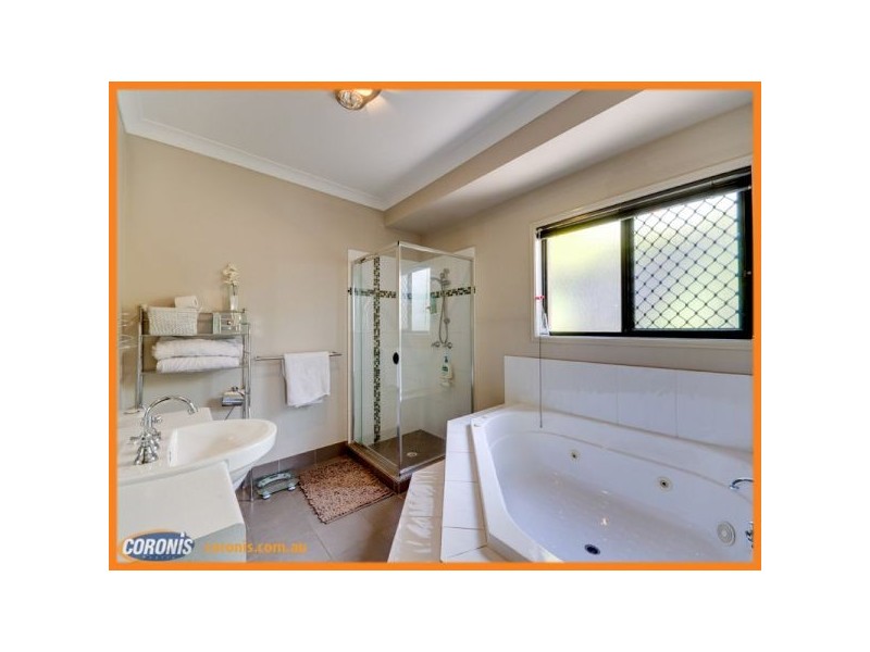 8 Katelyn Ct, Cashmere QLD 4500
