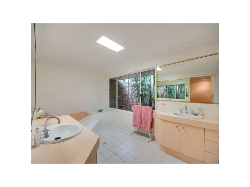 8 Spotted Gum Lane, Cashmere QLD 4500