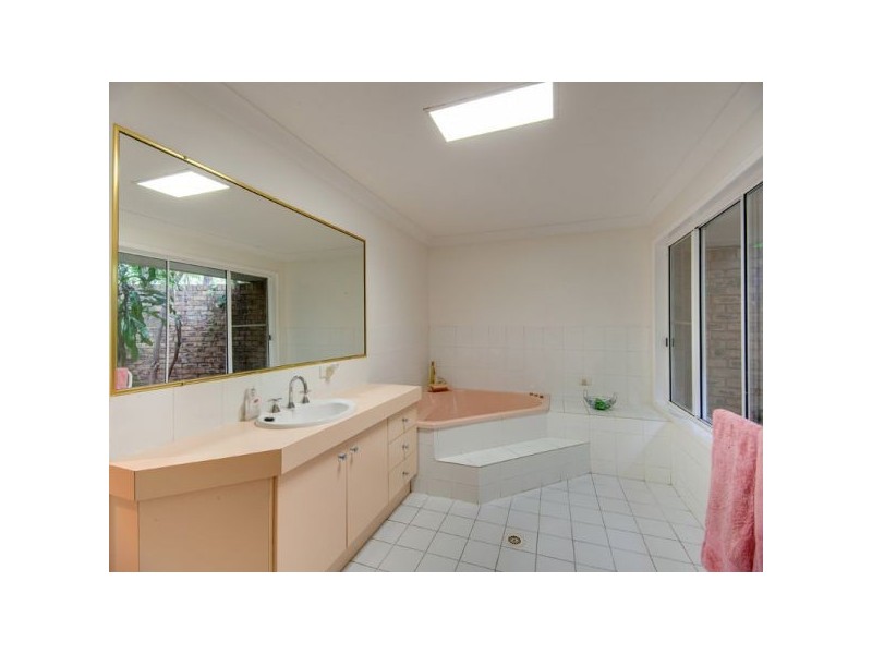8 Spotted Gum Lane, Cashmere QLD 4500