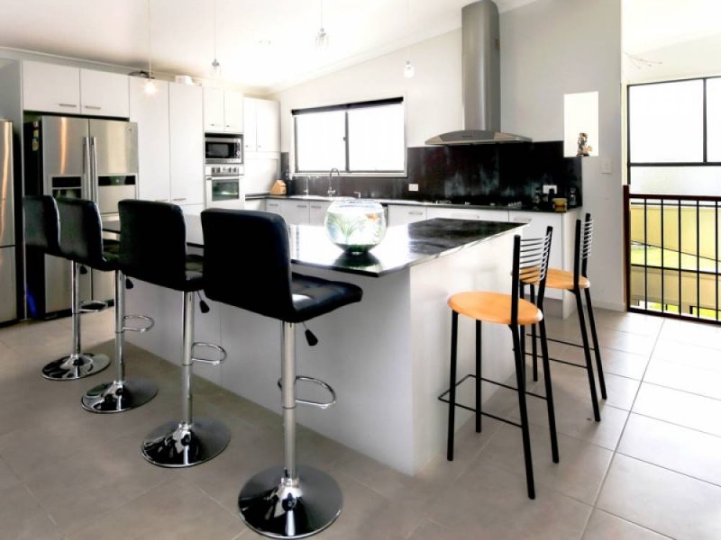 8 Maloney Crescent, Maudsland QLD 4210