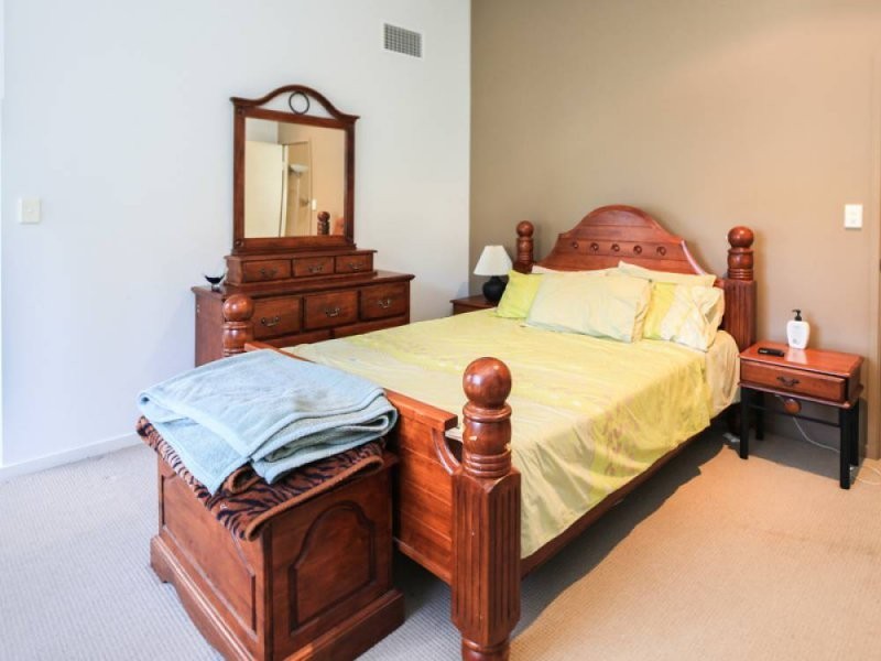 8 Maloney Crescent, Maudsland QLD 4210