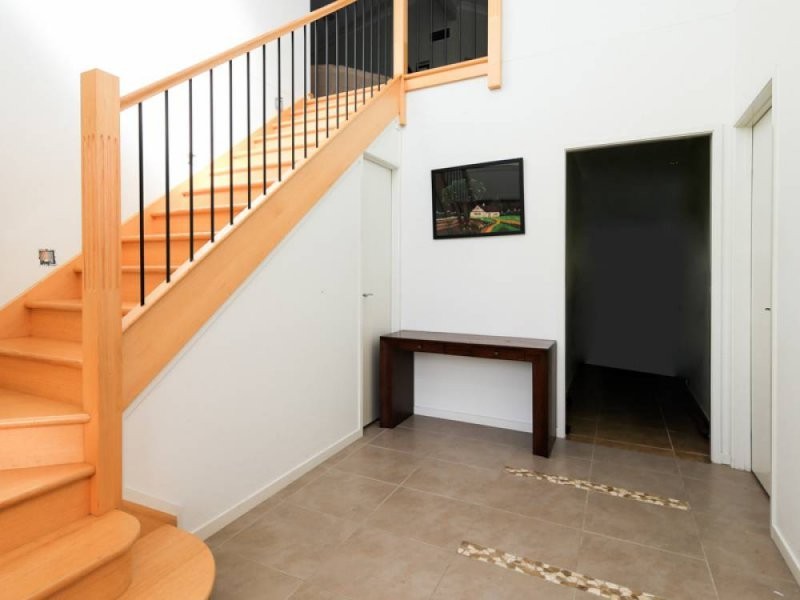 8 Maloney Crescent, Maudsland QLD 4210