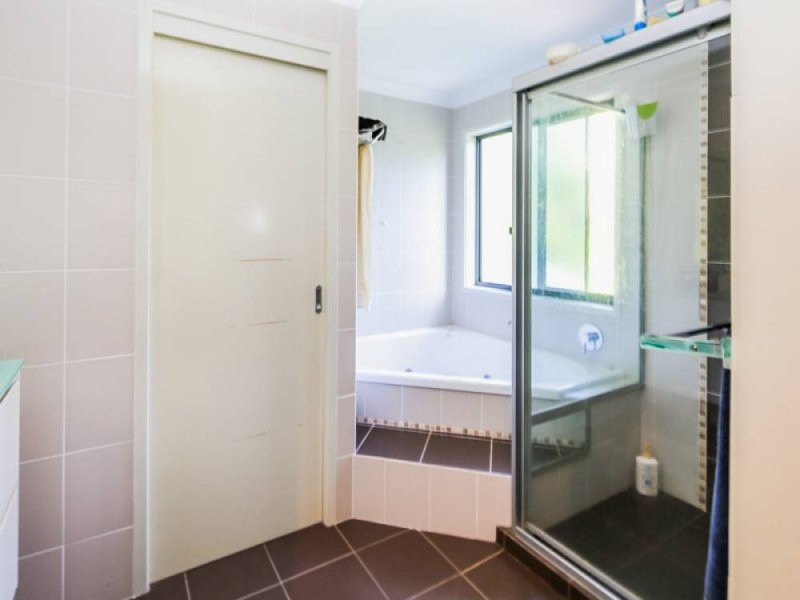 8 Maloney Crescent, Maudsland QLD 4210