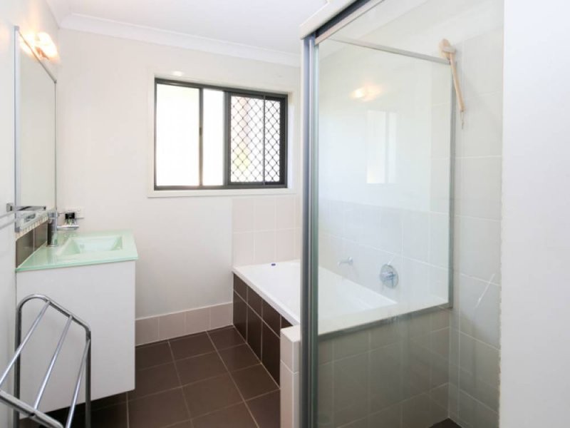 8 Maloney Crescent, Maudsland QLD 4210