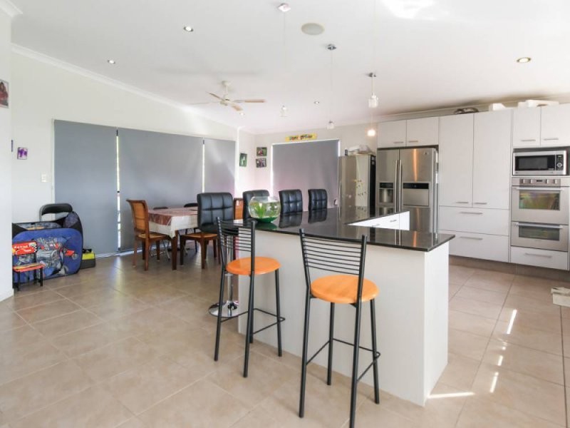 8 Maloney Crescent, Maudsland QLD 4210