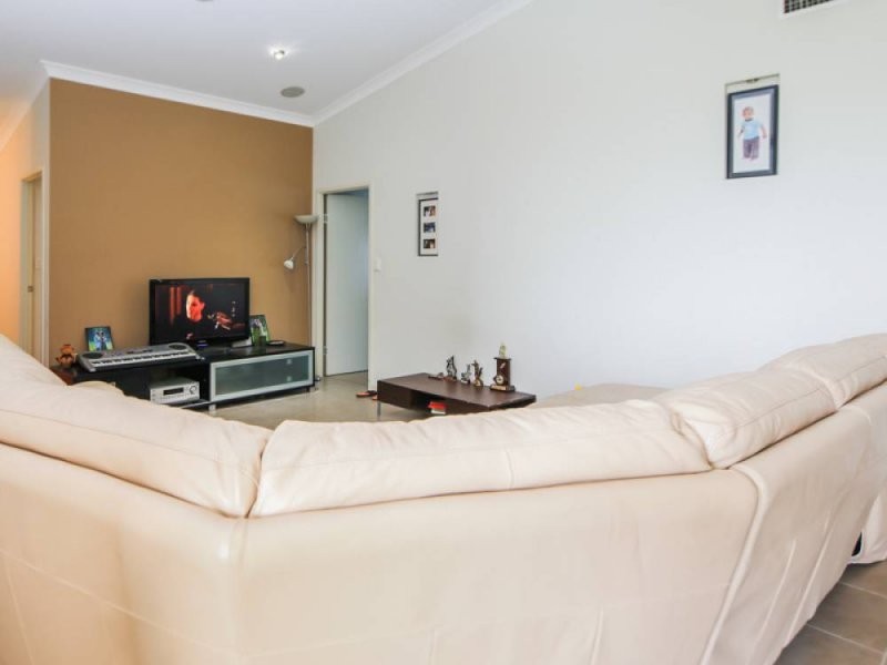 8 Maloney Crescent, Maudsland QLD 4210