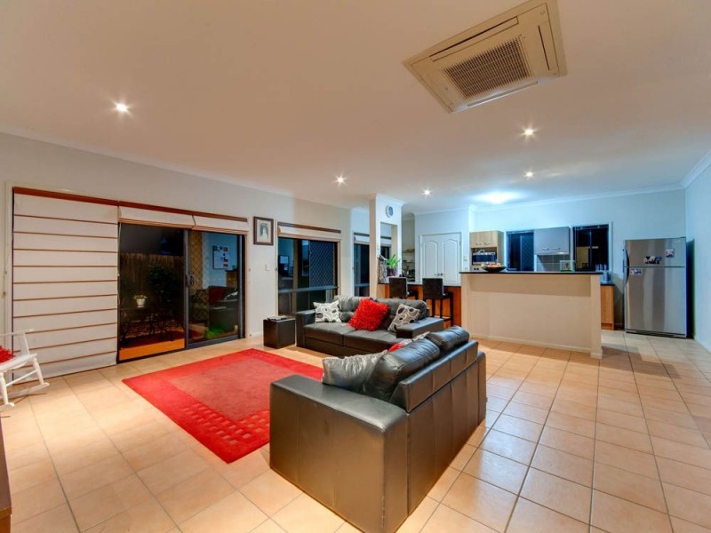 15 Rise Place, Upper Kedron QLD 4055